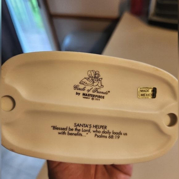 Circle of Friends Porcelain Statute - Picture 3 of 3